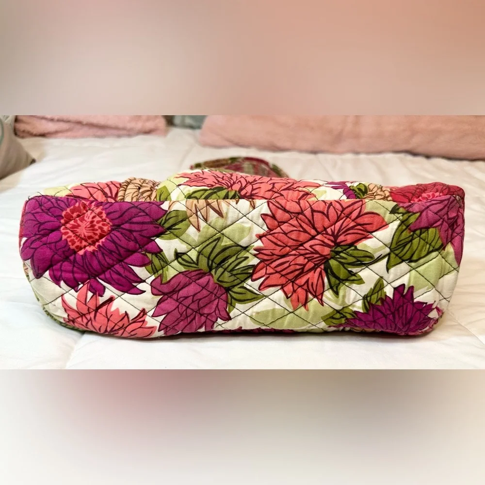 Vera Bradley Quilted Purse Tote in Hello Dahlia Pattern - Picture 6 of 15